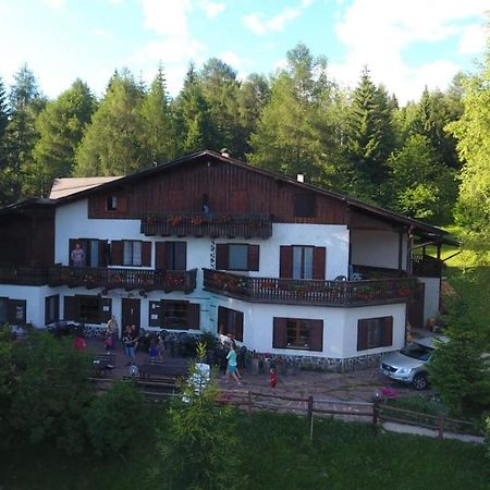 Albergo Scoiattolo Tret Exteriör bild